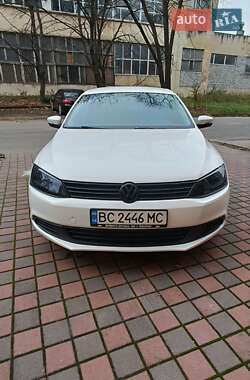 Седан Volkswagen Jetta 2013 в Львові