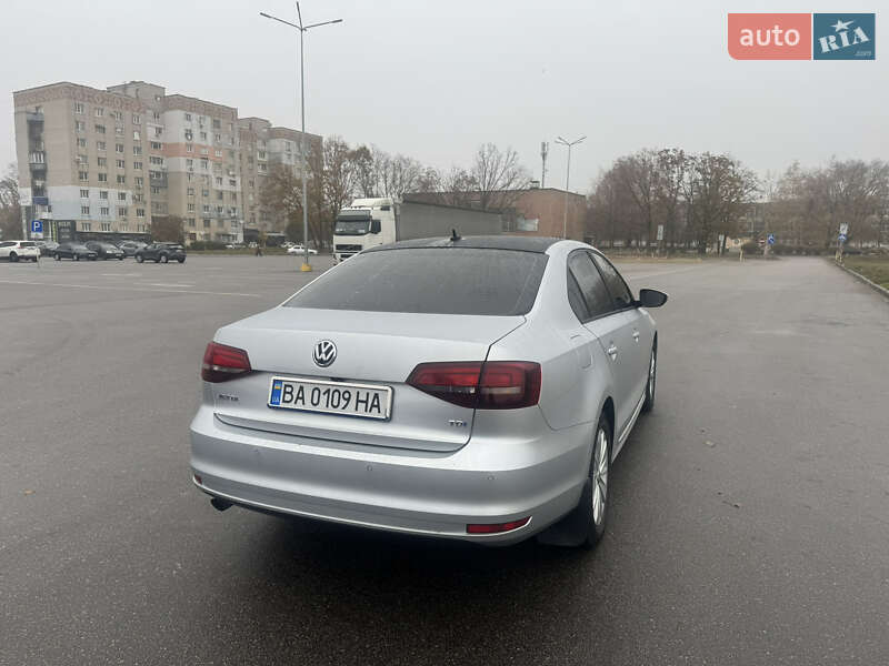 Седан Volkswagen Jetta 2016 в Кропивницком