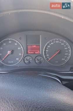 Седан Volkswagen Jetta 2006 в Новом Буге