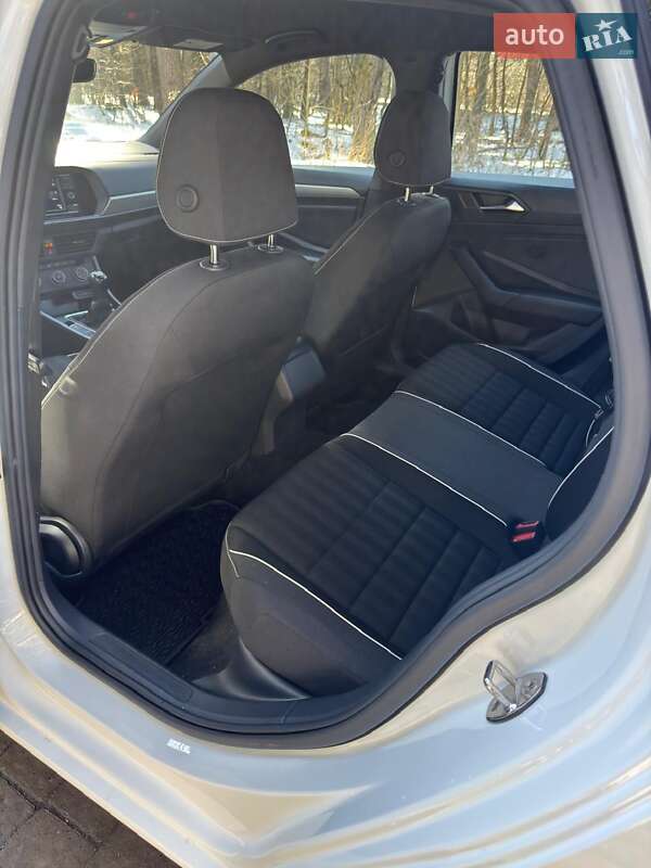 Седан Volkswagen Jetta 2023 в Львове