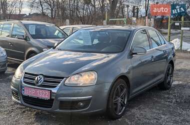 Седан Volkswagen Jetta 2006 в Рівному