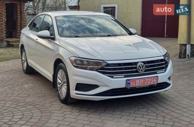 Седан Volkswagen Jetta 2019 в Львові
