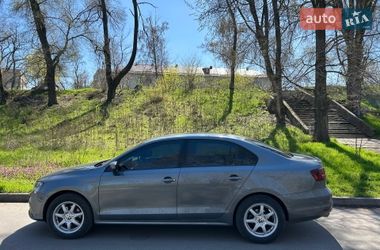 Седан Volkswagen Jetta 2016 в Днепре