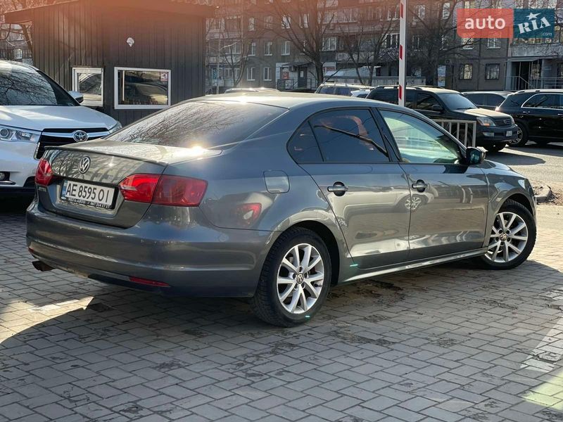 Седан Volkswagen Jetta 2014 в Днепре