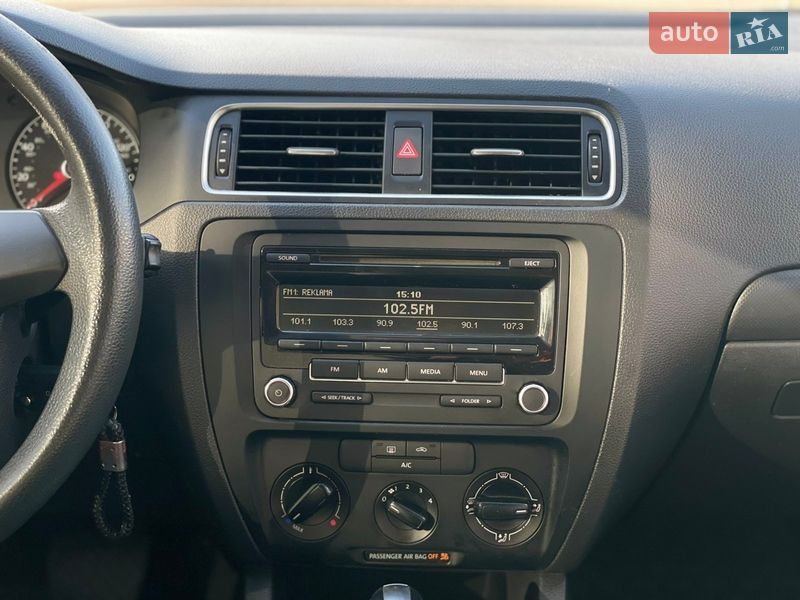 Седан Volkswagen Jetta 2014 в Днепре