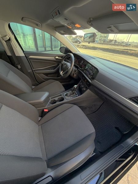 Седан Volkswagen Jetta 2020 в Львове