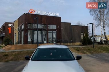 Седан Volkswagen Jetta 2015 в Тростянці