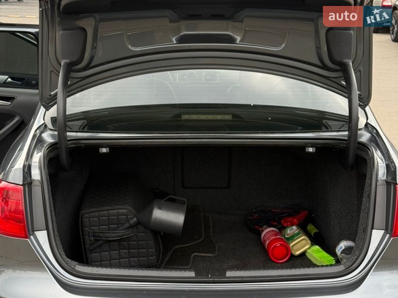 Седан Volkswagen Jetta 2013 в Киеве