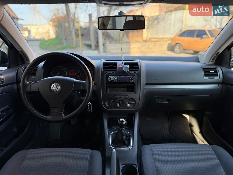 Седан Volkswagen Jetta 2005 в Могилев-Подольске