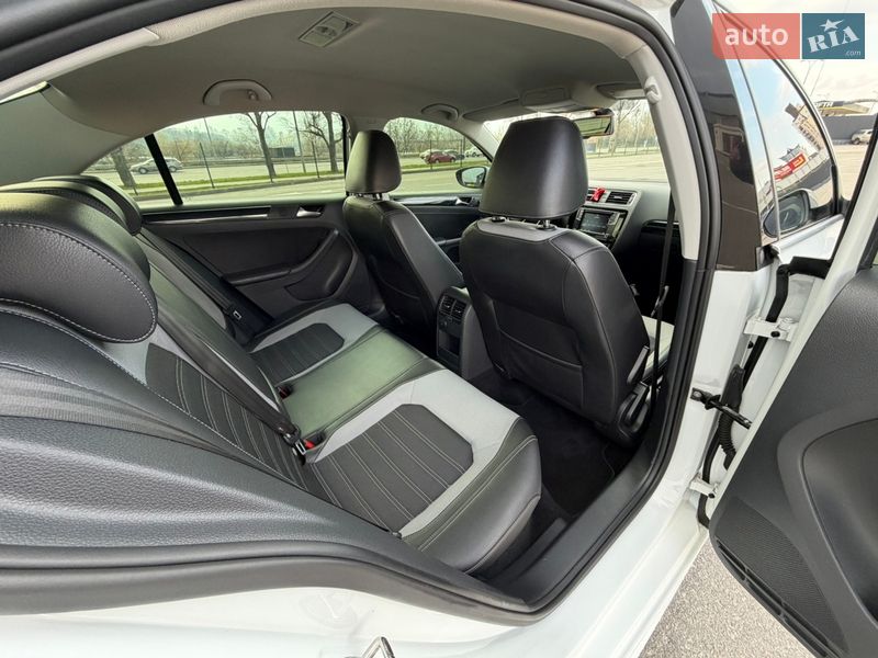 Седан Volkswagen Jetta 2016 в Киеве фото 13 Седан Volkswagen Jetta 2016 в Киеве