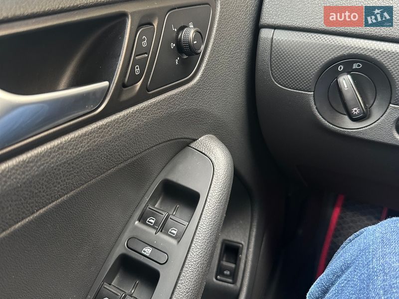 Седан Volkswagen Jetta 2015 в Харькове