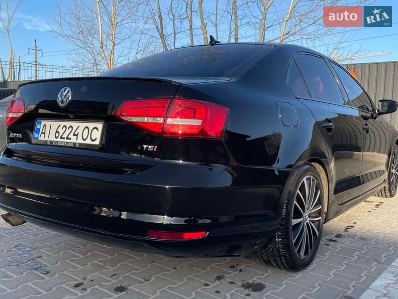 Седан Volkswagen Jetta 2016 в Вишневом фото 6 Седан Volkswagen Jetta 2016 в Вишневом