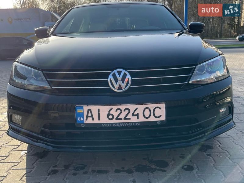 Седан Volkswagen Jetta 2016 в Вишневом фото 7 Седан Volkswagen Jetta 2016 в Вишневом