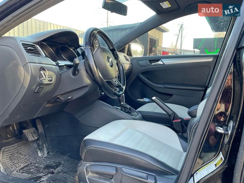 Седан Volkswagen Jetta 2016 в Вишневом фото 17 Седан Volkswagen Jetta 2016 в Вишневом