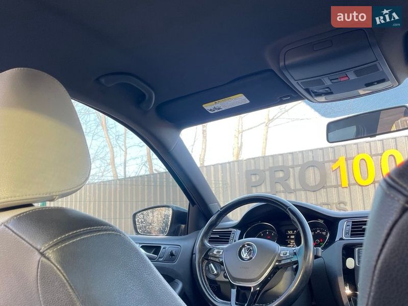 Седан Volkswagen Jetta 2016 в Вишневом фото 22 Седан Volkswagen Jetta 2016 в Вишневом