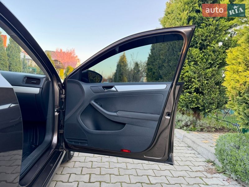 Седан Volkswagen Jetta 2011 в Одессе