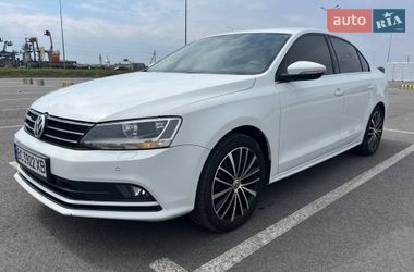 Седан Volkswagen Jetta 2015 в Львове