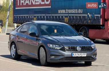 Седан Volkswagen Jetta 2019 в Киеве