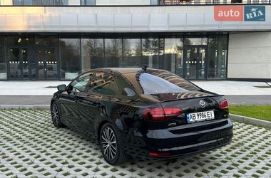 Седан Volkswagen Jetta 2015 в Киеве