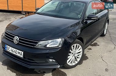 Седан Volkswagen Jetta 2015 в Львове