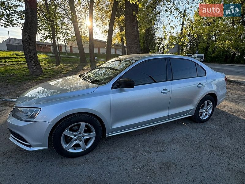 Седан Volkswagen Jetta 2015 в Чернівцях