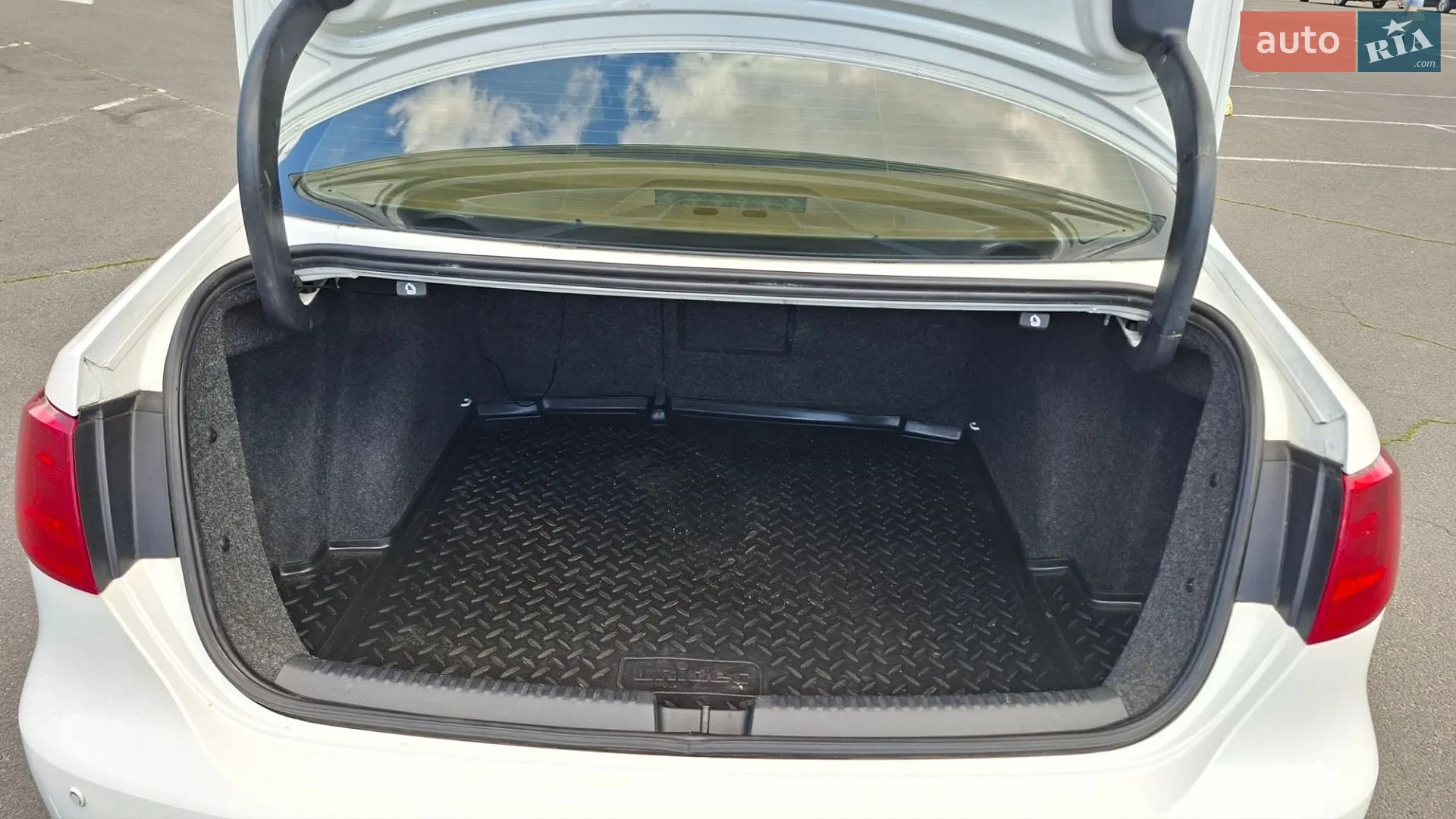 2012 Volkswagen Jetta - мініатюра 31