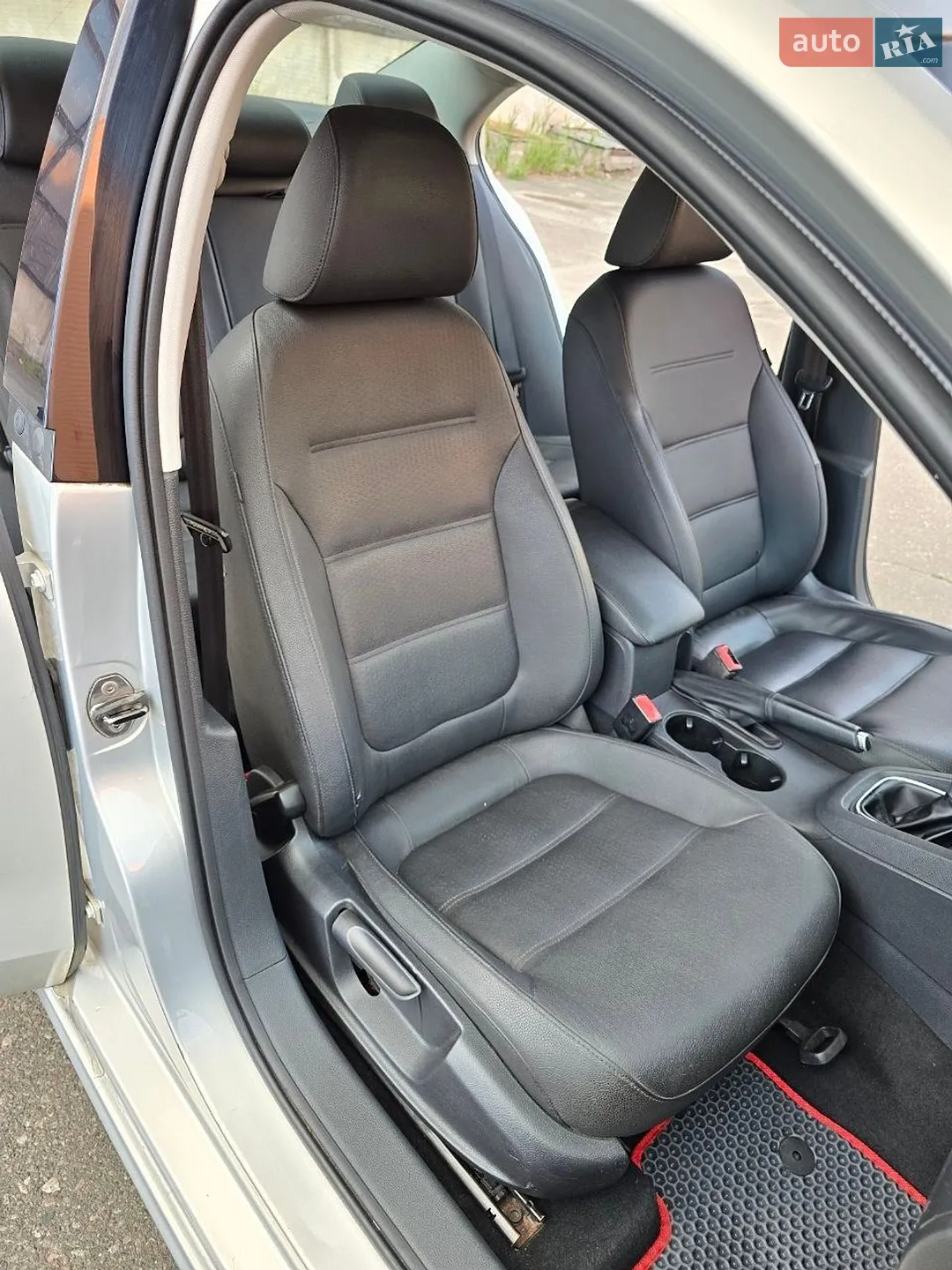 2010 Volkswagen Jetta - мініатюра 16