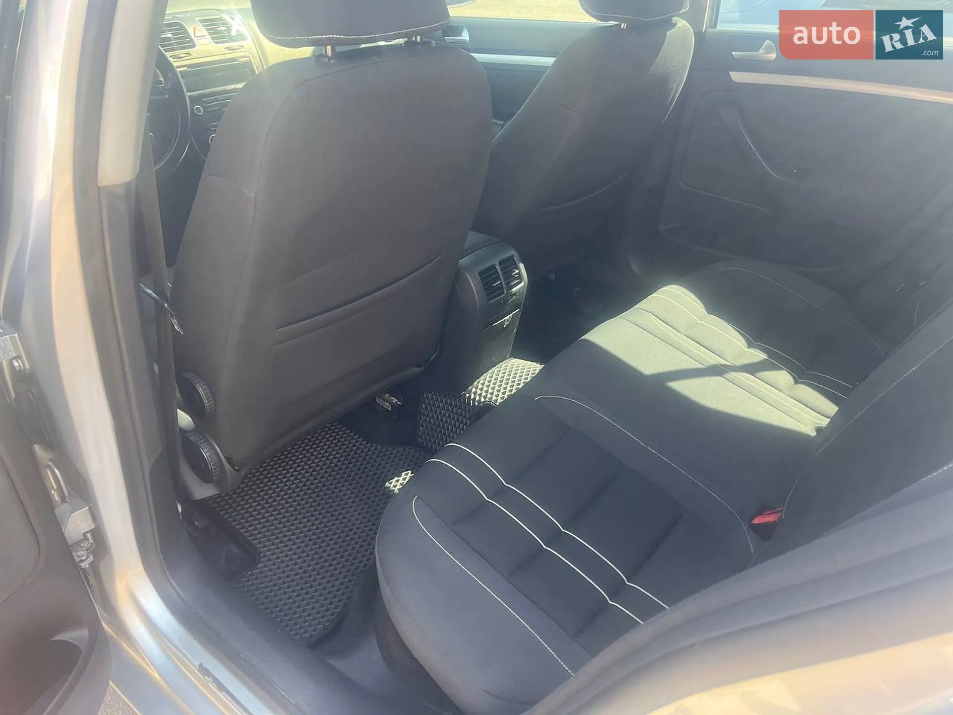 2010 Volkswagen Jetta - мініатюра 11