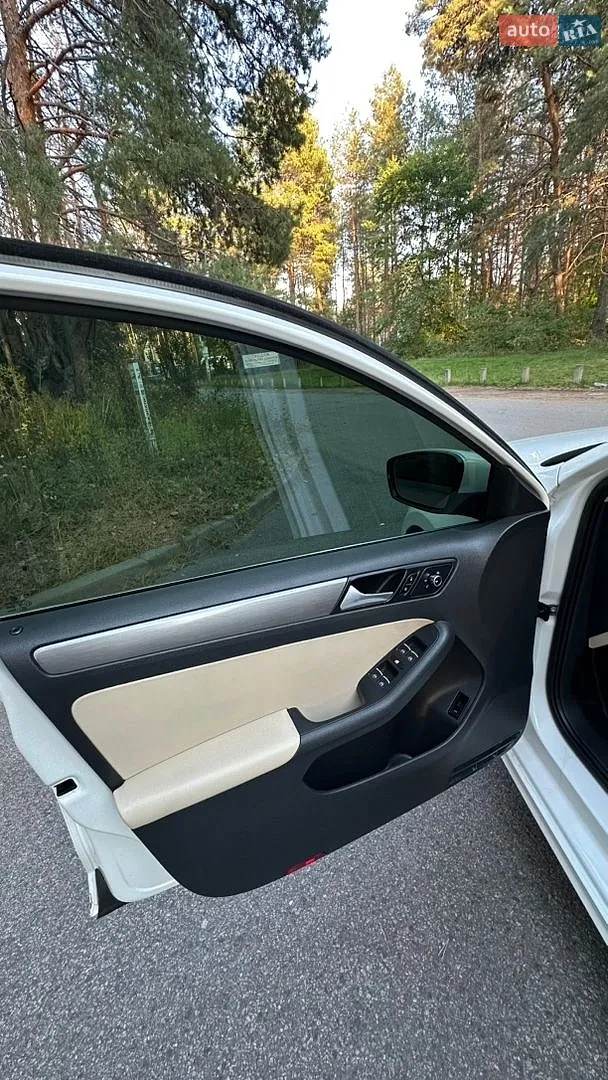 2012 Volkswagen Jetta - мініатюра 12