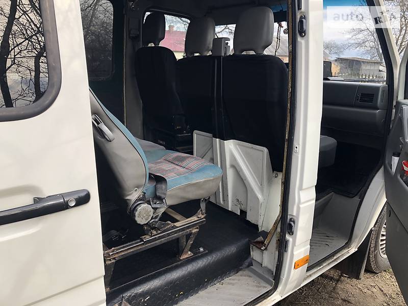 Вантажопасажирський фургон Volkswagen LT 2004 в Володимирі