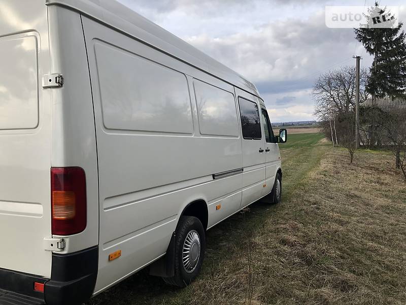Вантажопасажирський фургон Volkswagen LT 2004 в Володимирі