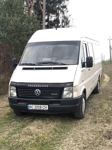 Вантажопасажирський фургон Volkswagen LT 2004 в Володимирі