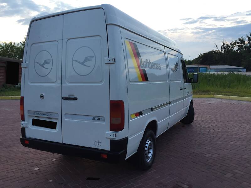 Вантажопасажирський фургон Volkswagen LT 2004 в Рівному