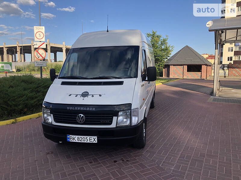 Вантажопасажирський фургон Volkswagen LT 2004 в Рівному