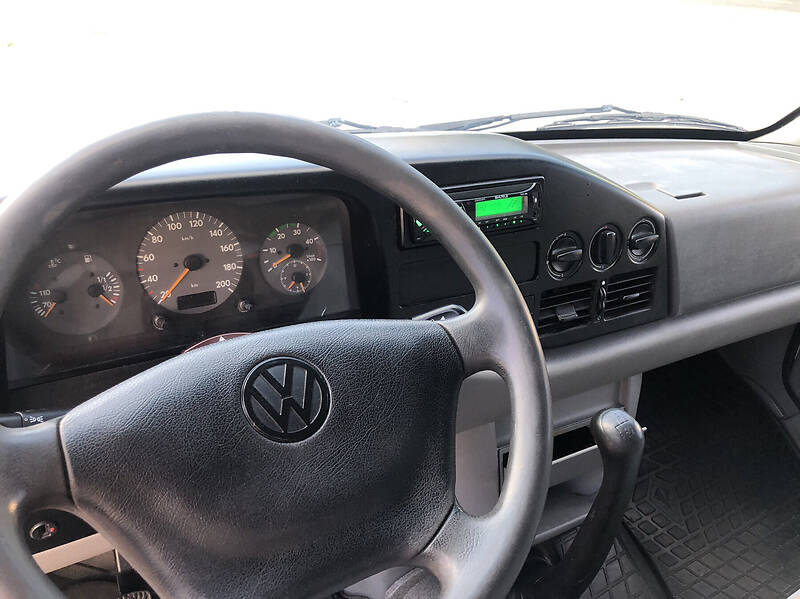 Вантажопасажирський фургон Volkswagen LT 2004 в Рівному