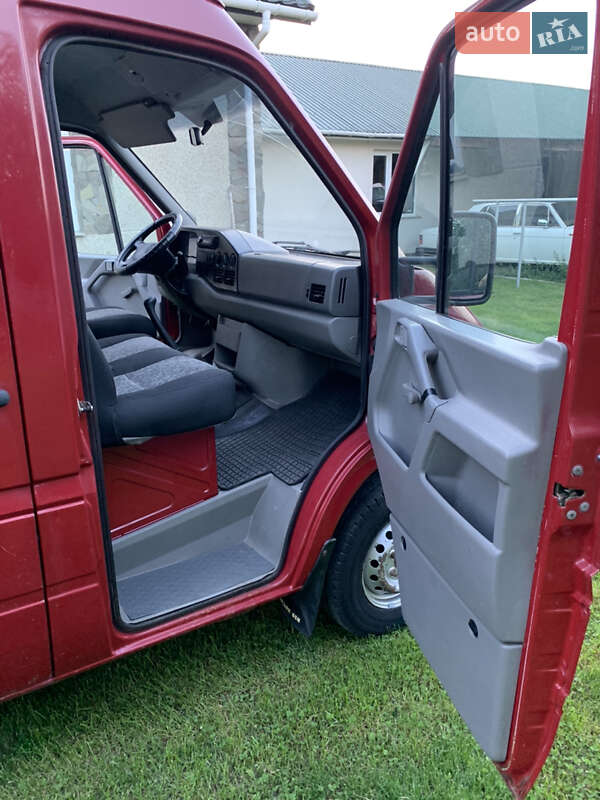 Вантажопасажирський фургон Volkswagen LT 2002 в Дубні