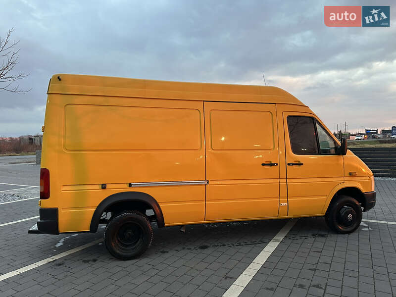 Вантажний фургон Volkswagen LT 2006 в Мукачевому