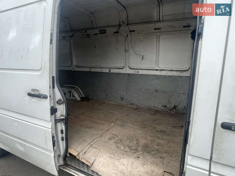Вантажний фургон Volkswagen LT 2004 в Житомирі
