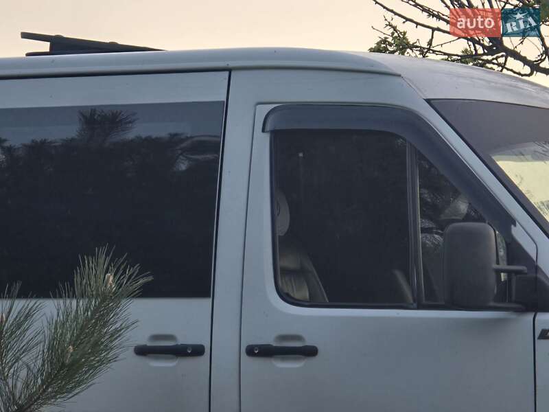 Вантажопасажирський фургон Volkswagen LT 2006 в Дніпрі