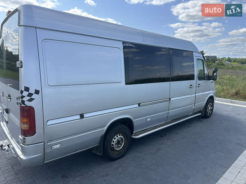 Вантажопасажирський фургон Volkswagen LT 2006 в Львові