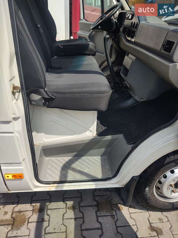 Вантажний фургон Volkswagen LT 2005 в Гощі