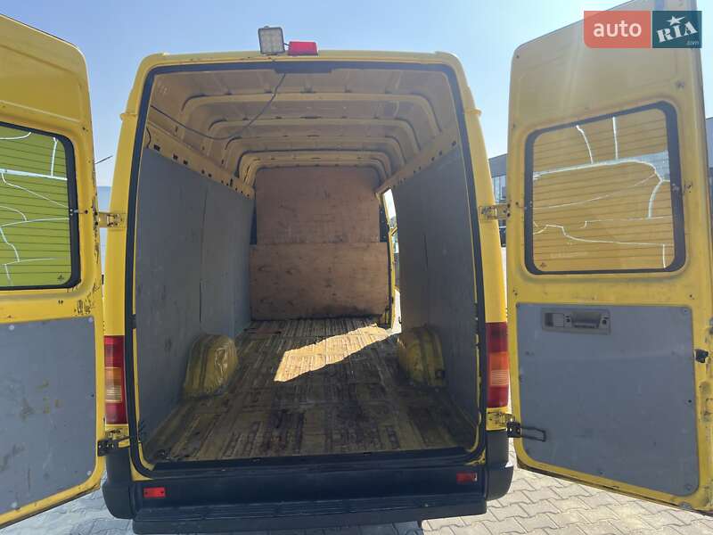 Вантажний фургон Volkswagen LT 2006 в Мукачевому