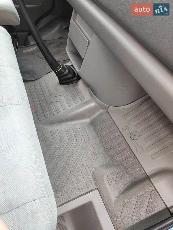 Вантажний фургон Volkswagen LT 2006 в Луцьку