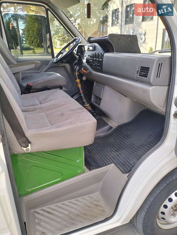 Грузовой фургон Volkswagen LT 2004 в Луцке