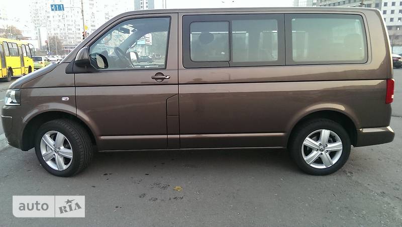 Минивэн Volkswagen Multivan 2012 в 
