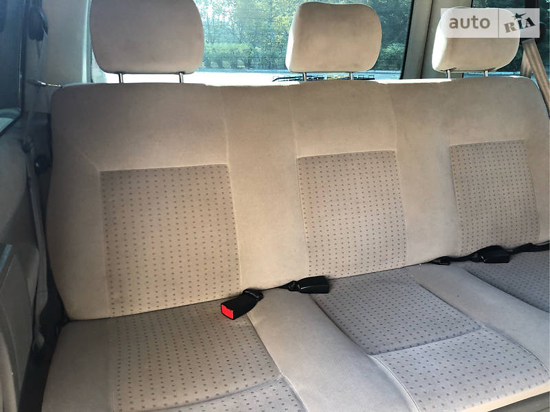 Вантажопасажирський фургон Volkswagen Multivan 2000 в Харкові