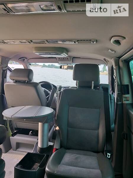 Вантажопасажирський фургон Volkswagen Multivan 2006 в Харкові
