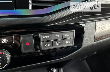 Минивэн Volkswagen Multivan 2020 в 