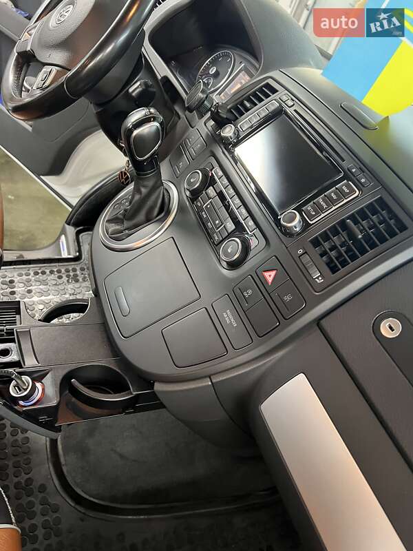 Минивэн Volkswagen Multivan 2013 в Киеве