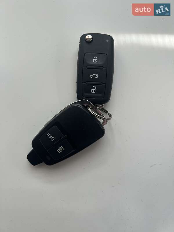 Минивэн Volkswagen Multivan 2013 в Киеве